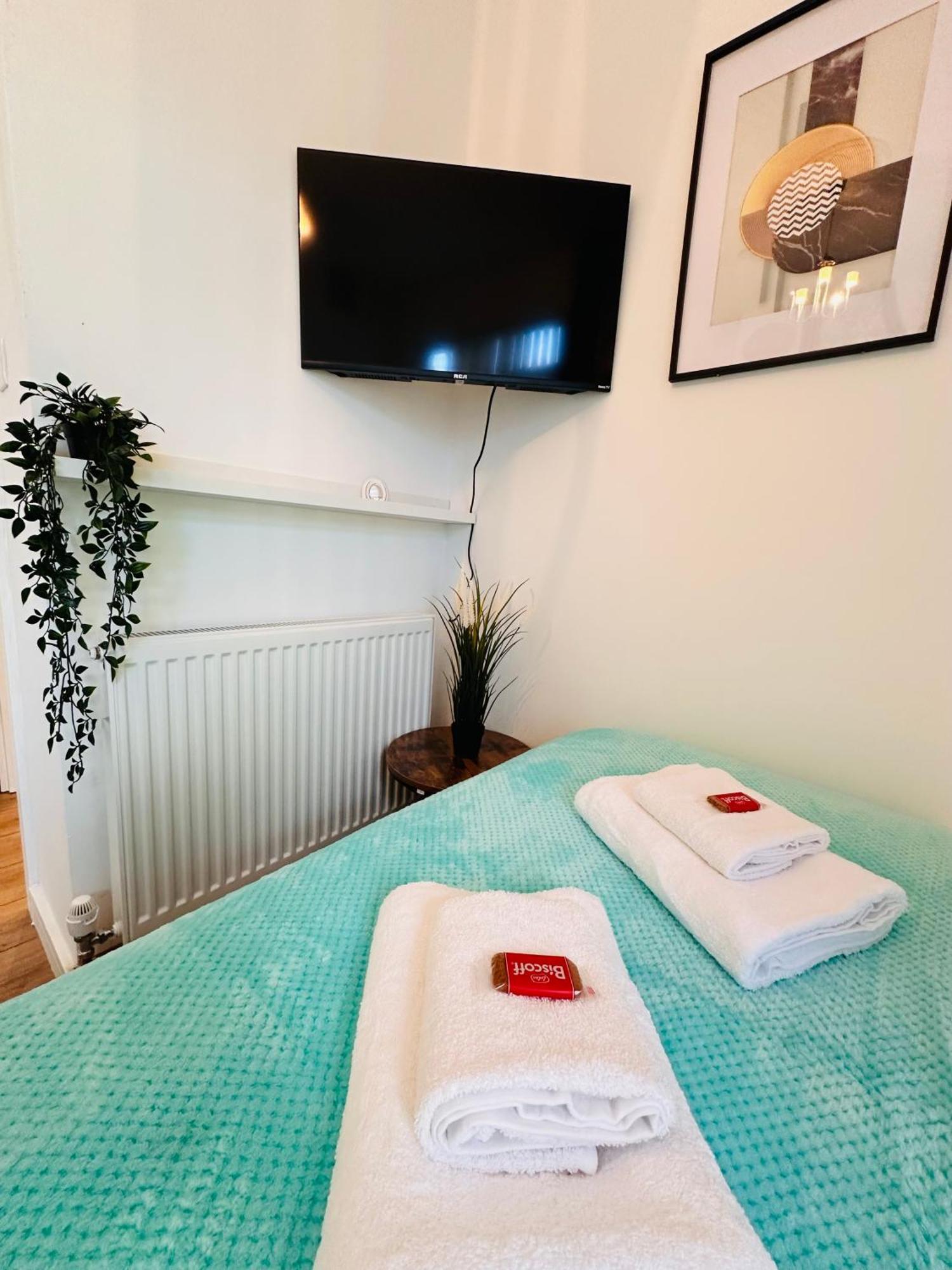 R2 - Elegant Private Room Opposite Queen Elizabeth Hospital - Harborne Birmingham Eksteriør bilde