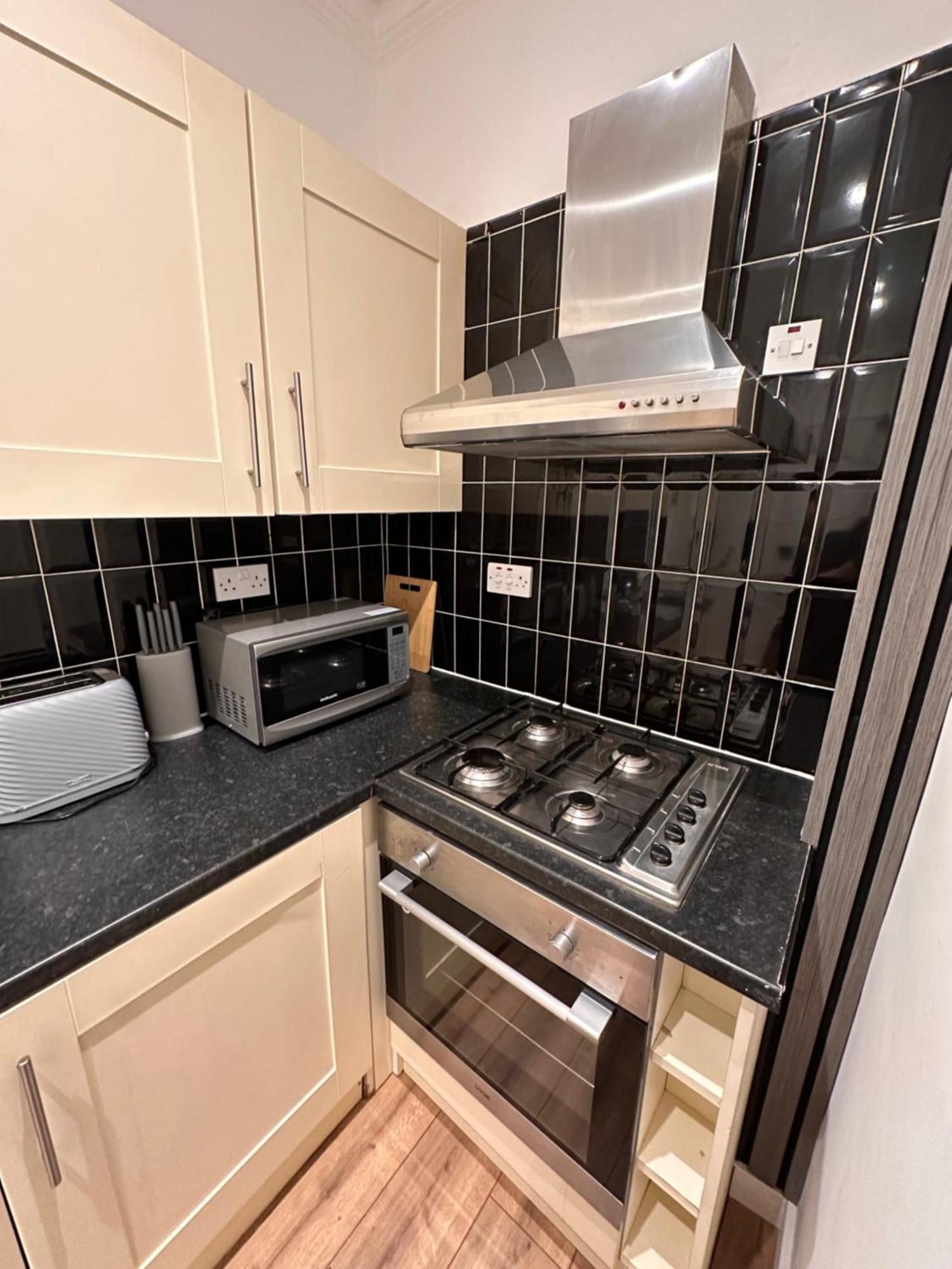 R2 - Elegant Private Room Opposite Queen Elizabeth Hospital - Harborne Birmingham Eksteriør bilde