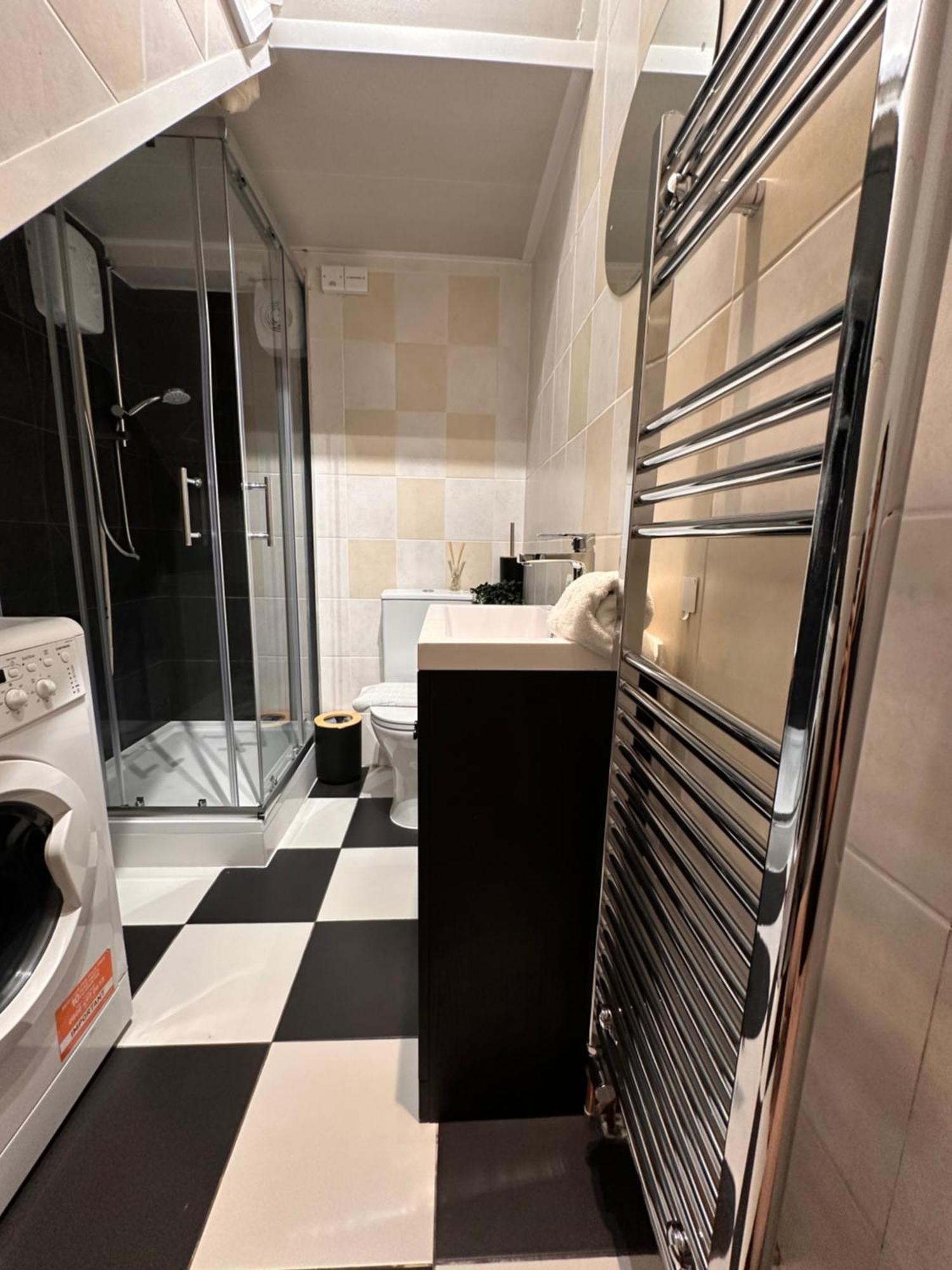 R2 - Elegant Private Room Opposite Queen Elizabeth Hospital - Harborne Birmingham Eksteriør bilde