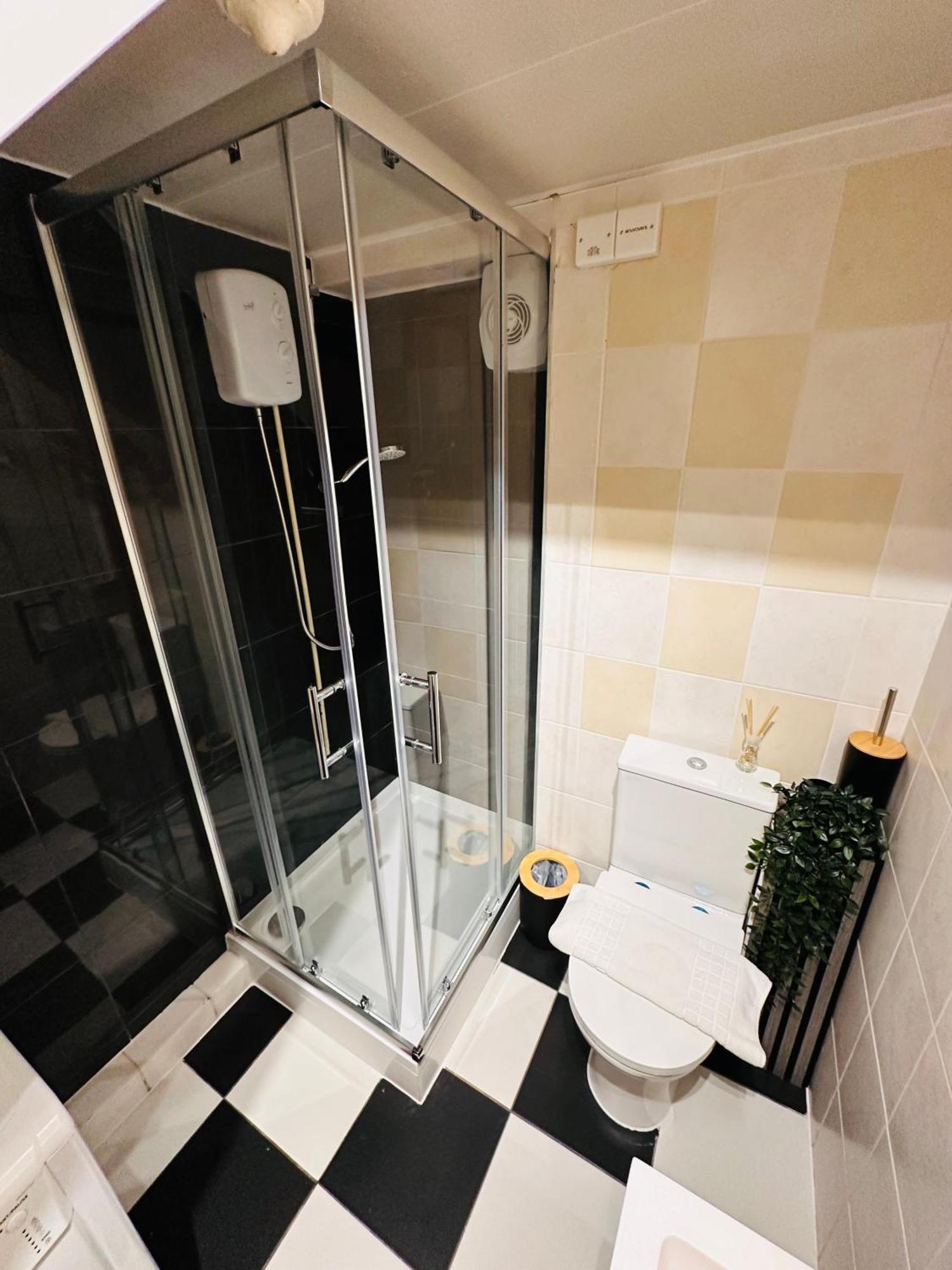 R2 - Elegant Private Room Opposite Queen Elizabeth Hospital - Harborne Birmingham Eksteriør bilde