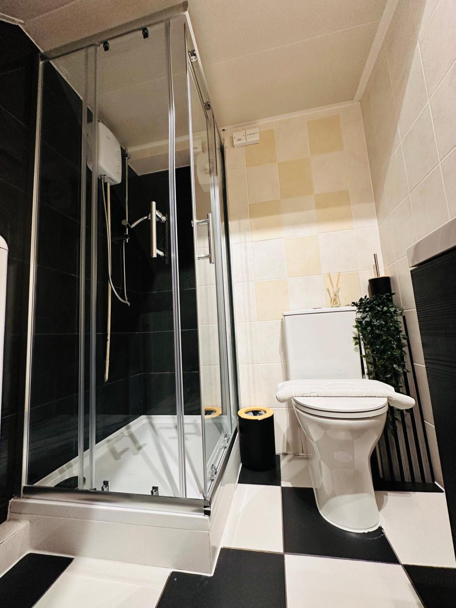 R2 - Elegant Private Room Opposite Queen Elizabeth Hospital - Harborne Birmingham Eksteriør bilde
